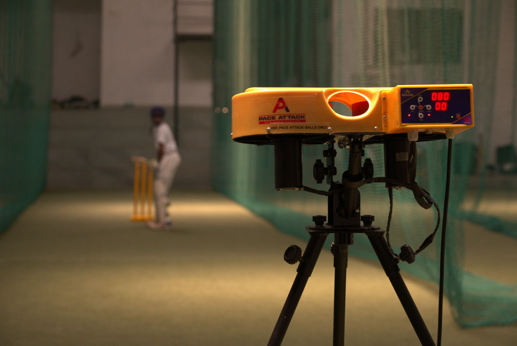 Cricket bowling machine